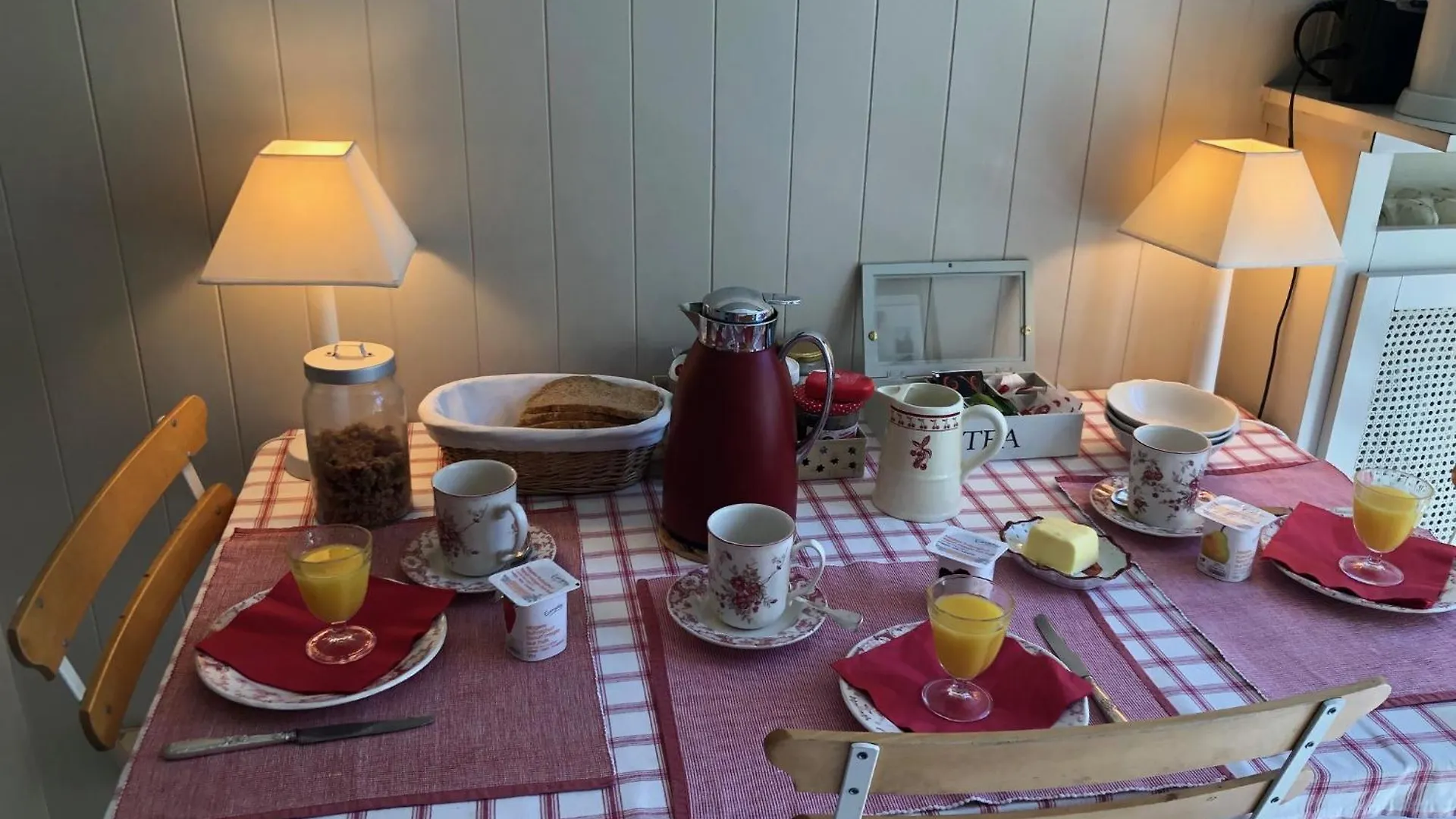 לינה וארוחת בוקר Woluwe-Saint-Lambert B&B Capitaine Piret
